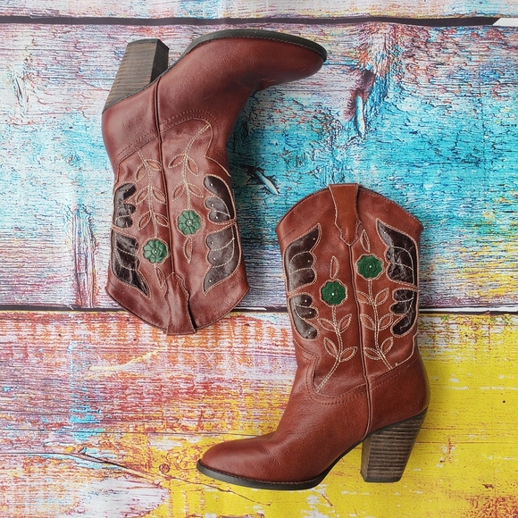 Steve Madden Shoes - Steve Madden Butterfly Embroidered Cowboy Boots